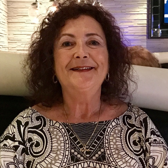 Meet your Posher, Cindy - Picture 2 of 2